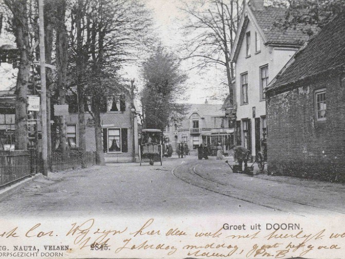 Dorpsstraat Driebergsche straatweg De Dorpsstraat is onderdeel van de verbinding Utrecht-Arnhem. Vanaf 1883 tot 1949 liep de tramlijn Utrecht-Rhenen-Arnhem...